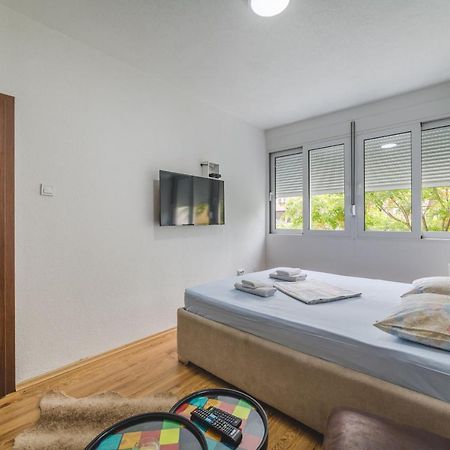Top-Top Podgorica Luaran gambar