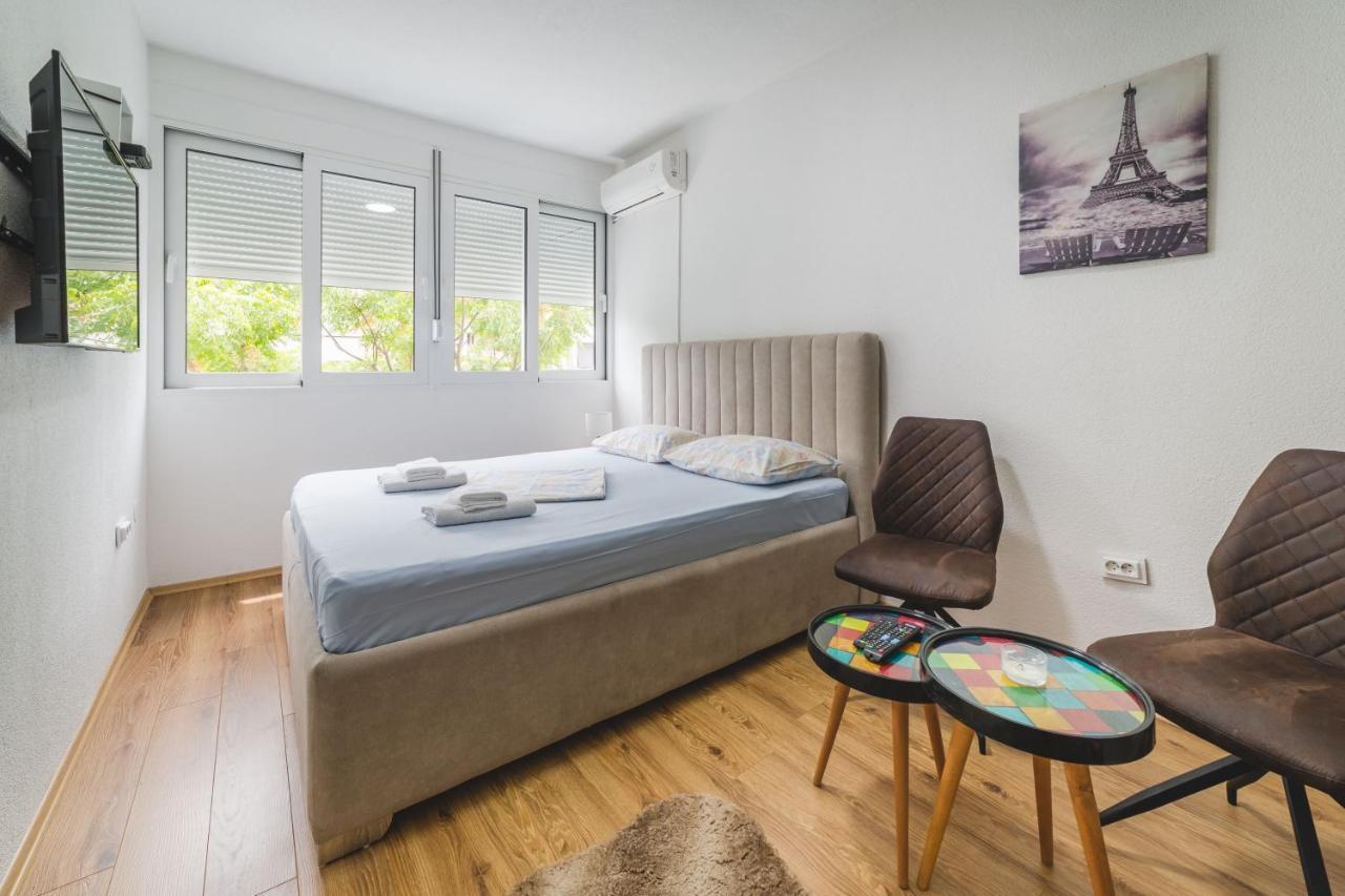 Top-Top Podgorica Luaran gambar