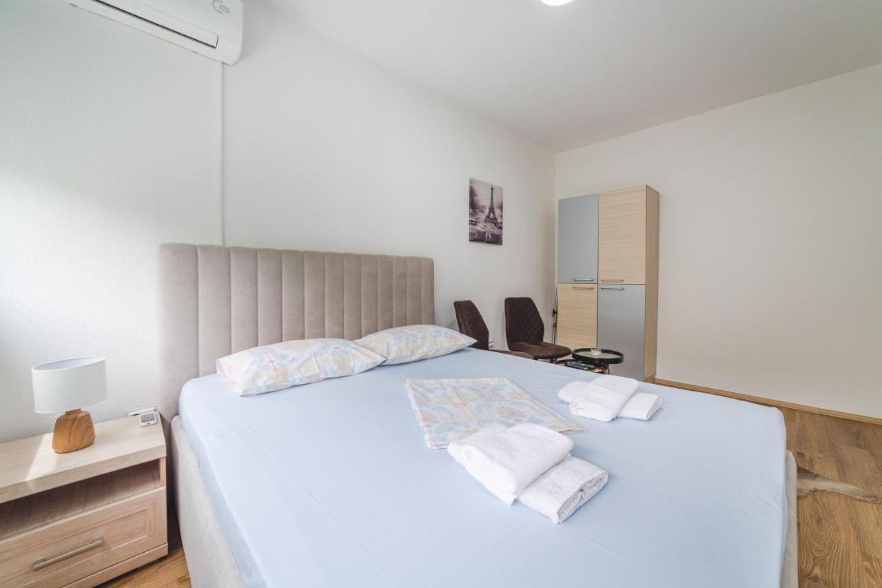 Top-Top Podgorica Luaran gambar